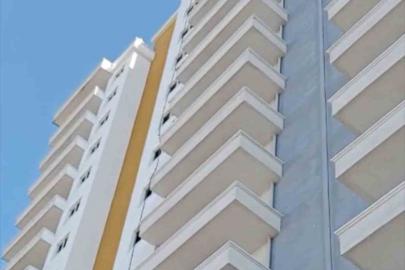 Samsun’da 20 katlı binaya çıkan genci polis ikna etti