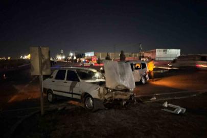 Şanlıurfa’da hafif ticari araç ile otomobil çarpıştı: 5 yaralı