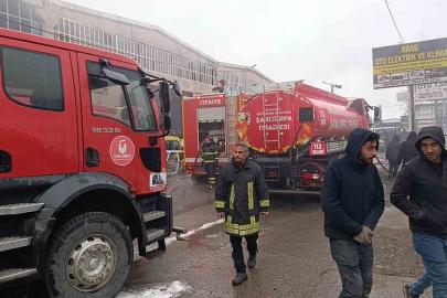 Şanlıurfa’da otomotiv deposunda korkutan yangın