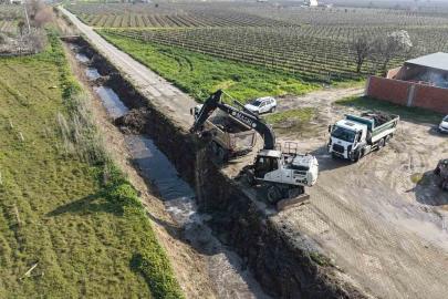 Saruhanlı’da dere temizliğiyle koku ve sinek sorunu bitecek