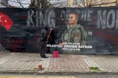Şehidin resmini grafiti yapan gence Başkan Doğan’dan hediye