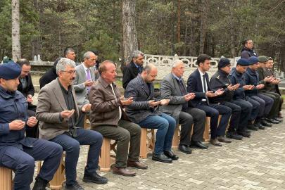 Şehit Hava Pilot Teğmen Yavuz Eracar kabri başında anıldı