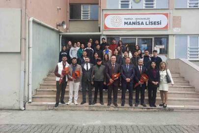 Şehit yakınları ve gaziler Manisa Lisesi’nde gençlerle buluştu