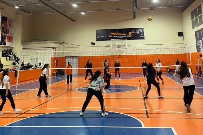Selendi’de 8 Mart Dünya Kadınlar Günü’ne özel voleybol turnuvası