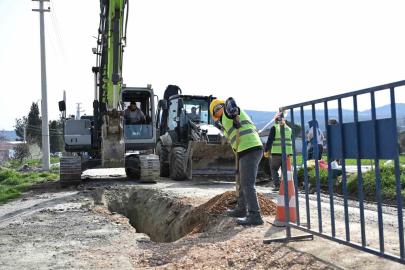 Selendi’de iki mahallenin daha altyapı sorunu tarih oluyor