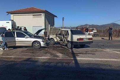 Seydişehir’de otomobiller çarpıştı: 2 yaralı