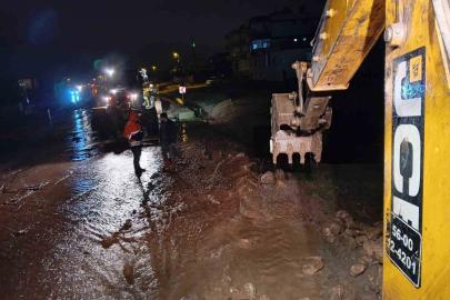Siirt Valiliği: "Kurtalan’da sel ve taşkınlara 21 araç ve 59 personel ile müdahale edildi"