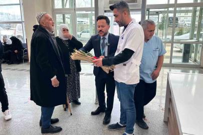 Silvan’da Yaşlılar Haftası’nda hastaneye gelen yaşlılar yalnız bırakılmadı