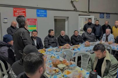 Sincan Belediye Başkanı Ercan gece mesaisi yapan belediye çalışanlarıyla sahur yaptı