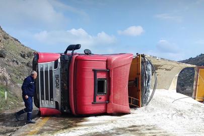 Sincan’da tır kazası: Zir Vadisi yolu trafiğe kapandı