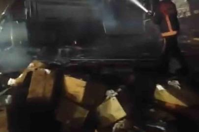 Siverek’te peçete yüklü tır alevlere teslim oldu
