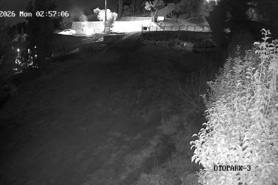 Sohbet ederken 4 metre yükseklikten beton zemine düştü