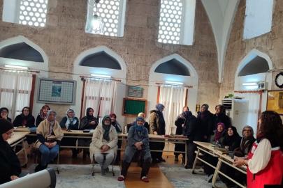 Sokollu Camii Kur’an Kursu kursiyerlerine AEP eğitimi