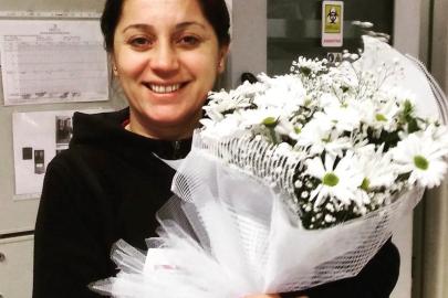 Spor salonunda fenalaşıp hastanede ölen hemşire 9 ay önce ölen oğlunun yanına defnedildi