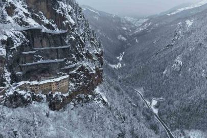 Sümela Manastırı beyaza, Altındere Vadisi sessizliğe büründü