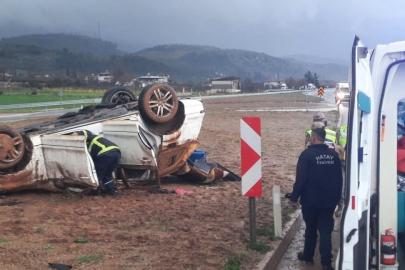 Takla atan otomobildeki 2 kişi yaralandı