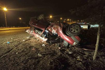 Takla atıp hurdaya dönen aracın sürücüsü hastanede hayatını kaybetti