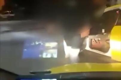 Taksici, meslektaşının önünü kesip tehdit etti