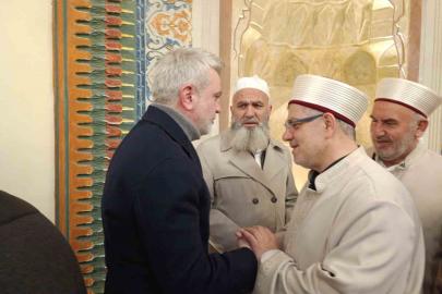 Tarihi Ulu Cami’de deprem sonrası ilk bayram namazı kılındı