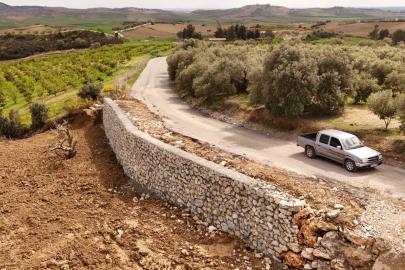 Tarsus’ta yol ve yaya güvenliği artırıldı
