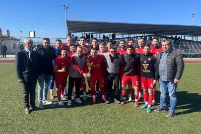 Tavşanlı Demirbilekspor kupasını aldı