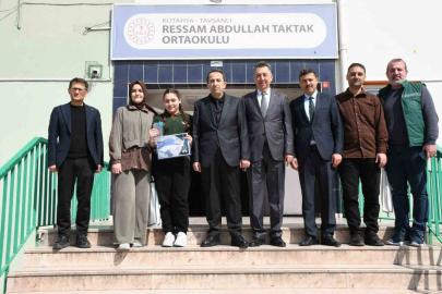 Tavşanlı Ressam Abdullah Taktak öğrencisi bölge birincisi oldu