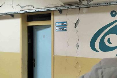 Tokat’ta 5,5 büyüklüğündeki deprem okul duvarlarını çatlattı