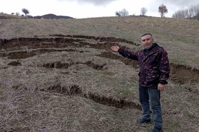 Tokat’ta yağış sonrası heyelan tarlayı kullanılamaz hale getirdi