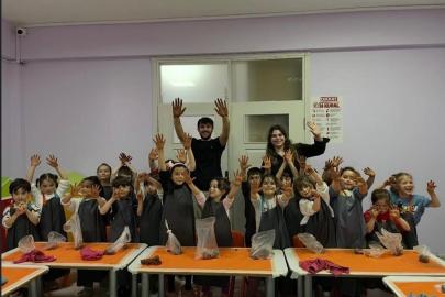 Toprakla buluşan minik ellerden renkli eserler