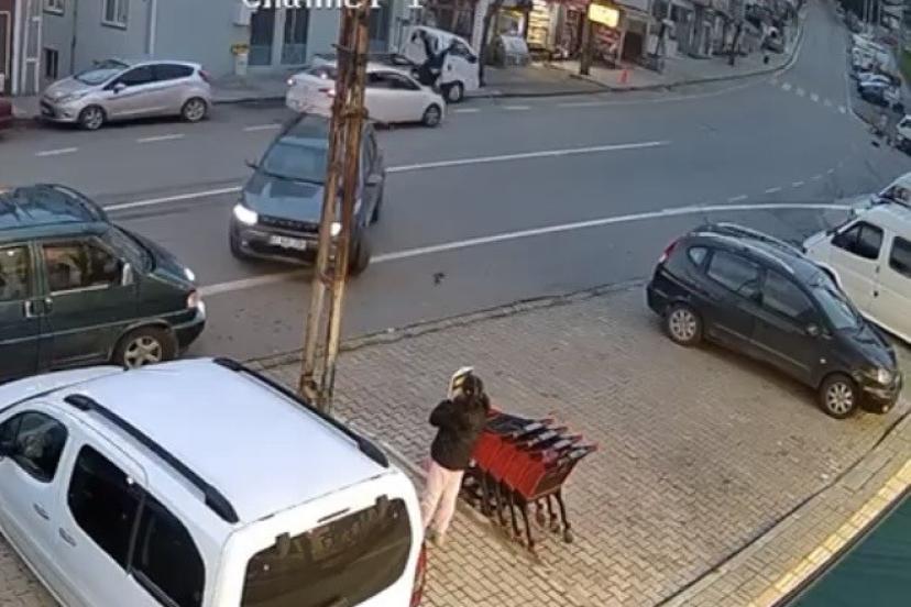 Trabzon’da otomobilin çarptığı genç kadın metrelerce savruldu... O anlar kamerada