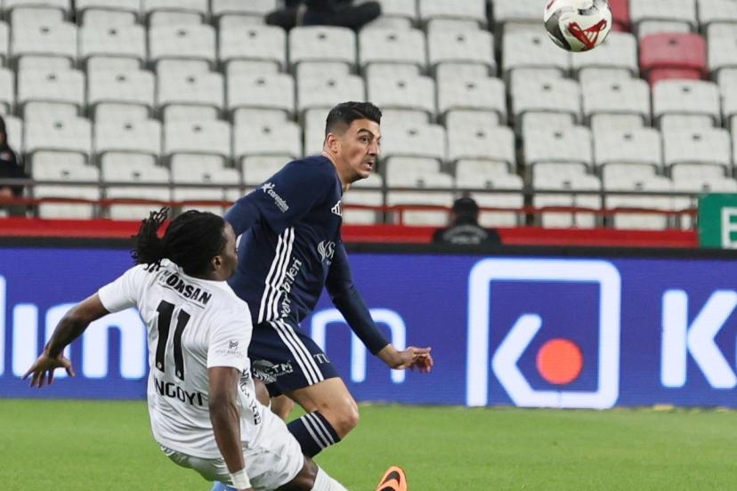 Trendyol Süper Lig: Antalyaspor: 0 - Gaziantep FK: 0 (İlk yarı)