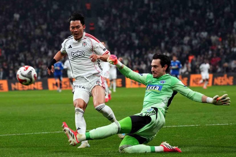 Trendyol Süper Lig: Beşiktaş: 2 - Kasımpaşa: 0 (İlk yarı)