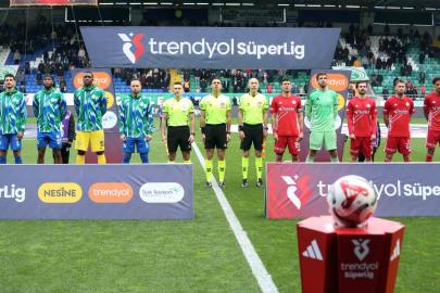 Trendyol Süper Lig: Çaykur Rizespor: 1 - Antalyaspor: 0 (İlk yarı)