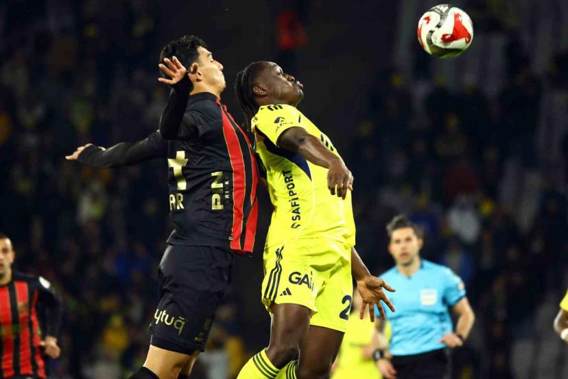 Trendyol Süper Lig: Fatih Karagümrük: 1 - Fenerbahçe: 0 (Maç devam ediyor)