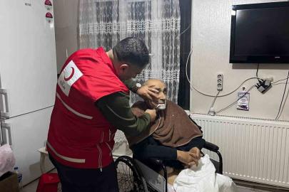 Türk Kızılay Muradiye Şube başkanından yaşlılara kuaför hizmeti