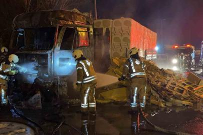 Tuzla’da korkutan tır yangını