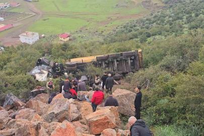 Uçuruma yuvarlanan kamyonun sürücüsü öldü