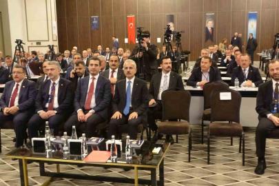 Ulaştırma ve Altyapı Bakanı Uraloğlu: "Karadeniz’e demiryolu Samsun’dan Sarp’a uzanacak"