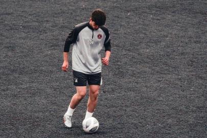 Ümraniye’de çakarlı araçla silahlı saldırı: 21 yaşındaki genç futbolcu hayatını kaybetti