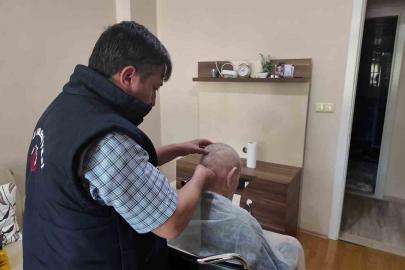 Uşak Belediyesi yaptığı sosyal yardımlar ve sağladığı desteklerle gönülleri kazanıyor