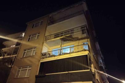 Üsküdar’da binanın balkonunda kısmi çökme meydana geldi