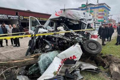 Vakaya giden ambulans kaza yaptı: 1 ölü, 3 yaralı