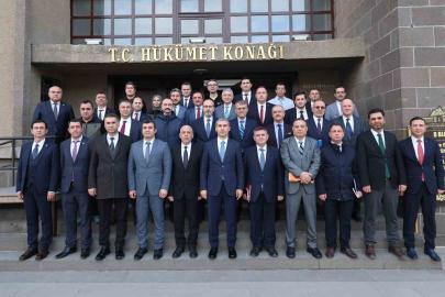 Vali Aktaş: "Amacımız el birliğiyle kentimizi en iyi yerlere getirmek"