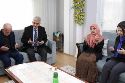 Vali Makas şehit ailelerini yalnız bırakmıyor