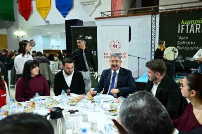 Vali Yılmaz, öğrencilerle iftar yaptı
