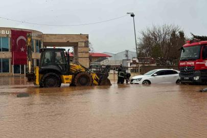 Viranşehir’de aşırı yağış sele neden oldu: 9 kişilik aile kurtarıldı
