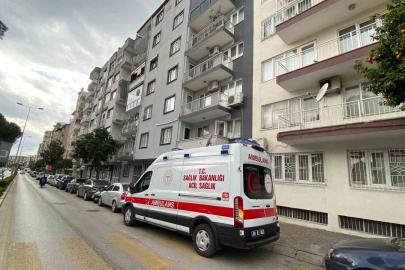 Yakınlarının haber alamadığı yaşlı kadın balkonda bulundu