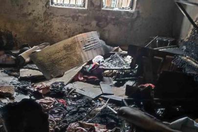 Yangın bir evi küle çevirdi