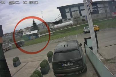 Yarışmadan dönen öğrencileri taşıyan aracın kaza anı güvenlik kamerasına yansıdı