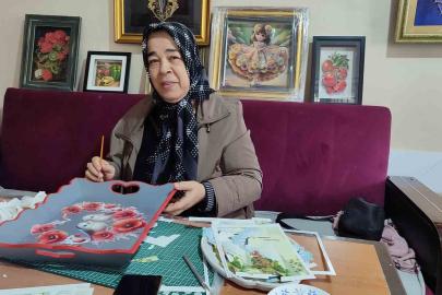 Yaşlı kadın kurslarda üreterek huzur buldu